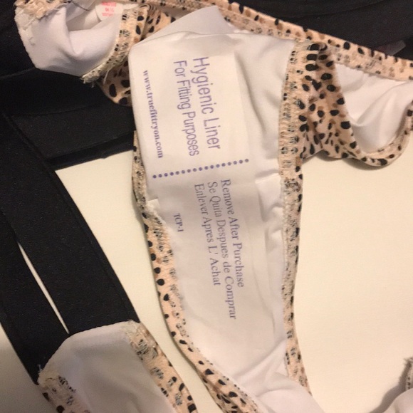 Victoria’s Secret Banded hottie halter New - Picture 6 of 8